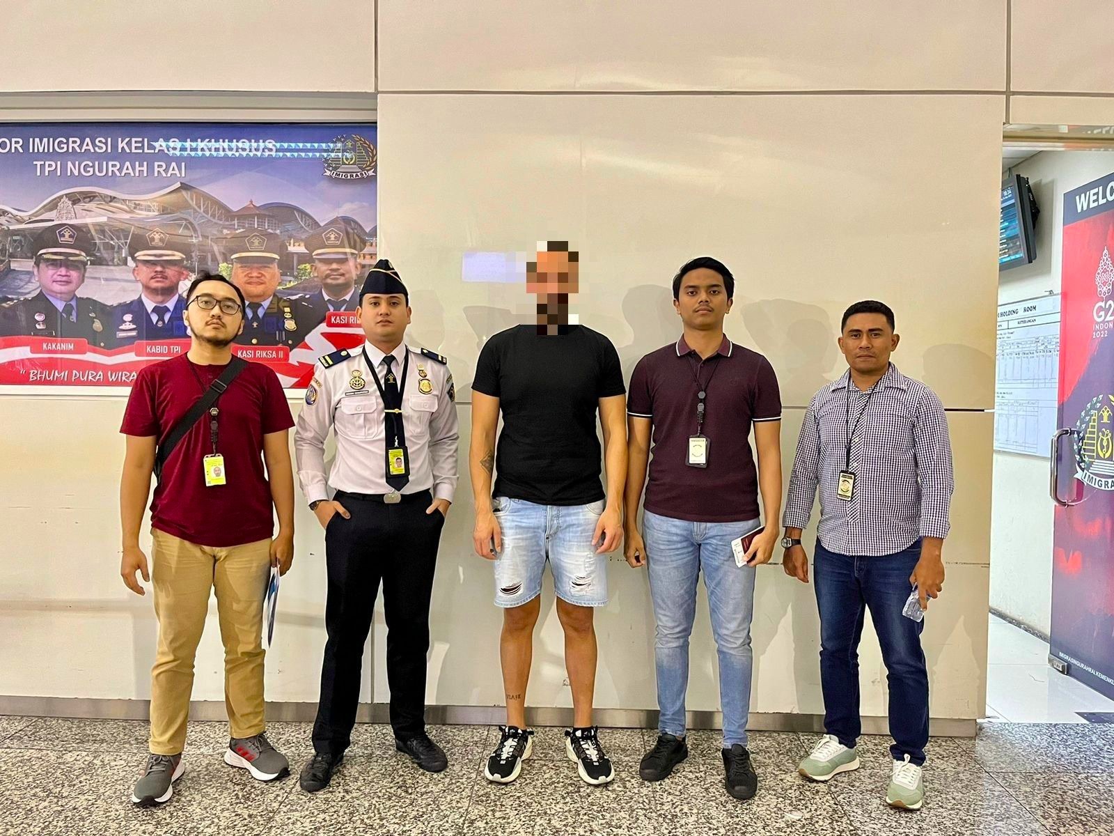 Imigrasi Ngurah Rai  Mendeportasi  Pria Asal Italia Yang Melakukan Tindakan Asusila di Teras Rumah Penduduk!!