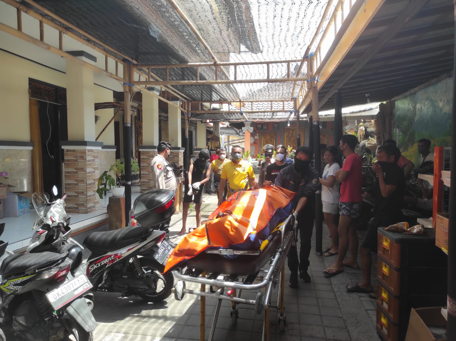 Mahasiswa Tewas Membusuk di Kamar Kos, Polisi Sebut Itu Bunuh Diri, Keluarga Duga di Bunuh Mahasiswa Tewas Membusuk di Kamar Kos, Polisi Sebut Itu Bunuh Diri, Keluarga Duga di Bunuh