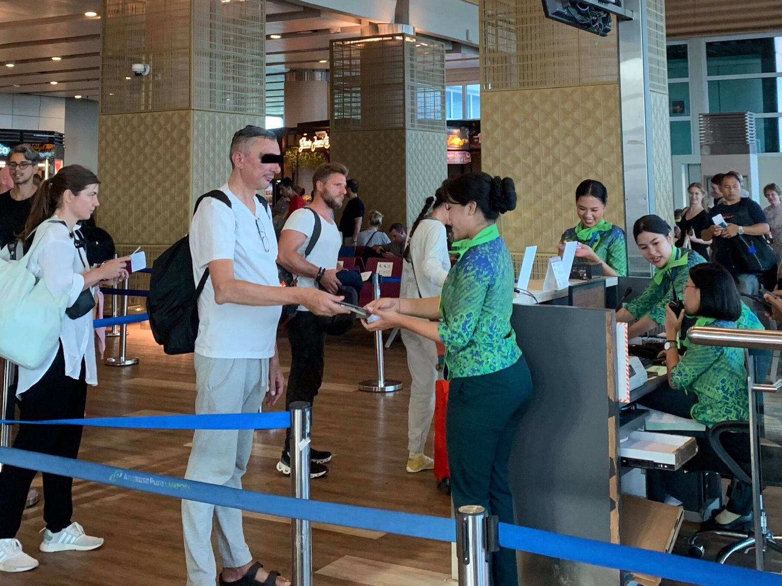 PRIA ASAL PRANCIS MENOLAK MEMBAYAR  BIAYA DENDA OVERSTAY DI BANDARA NGURAH RAI, BERUJUNG DEPORTASI DAN DICEKAL