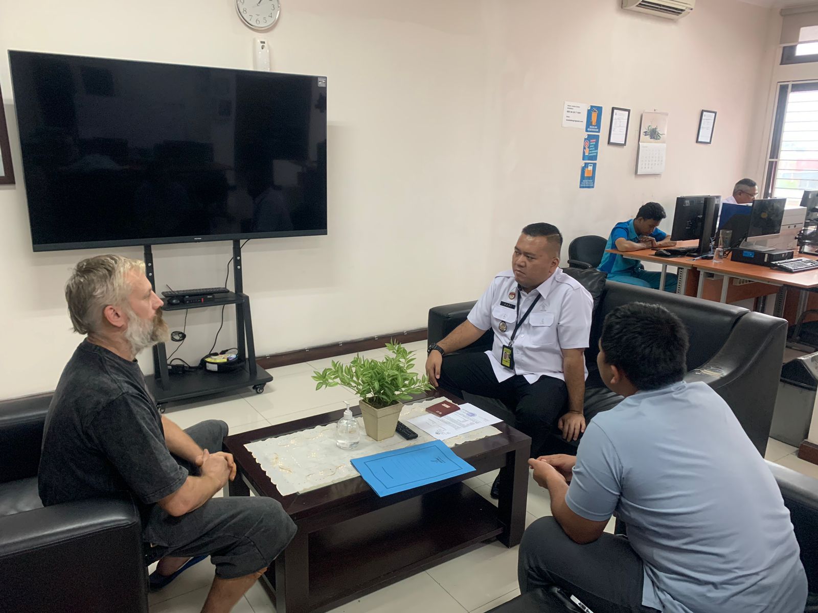 WNA Rusia yang mengamuk menggunakan kapak diamankan, Imigrasi Ngurah Rai: Paspor yang bersangkutan habis masa berlaku sejak 8 Desember 2021