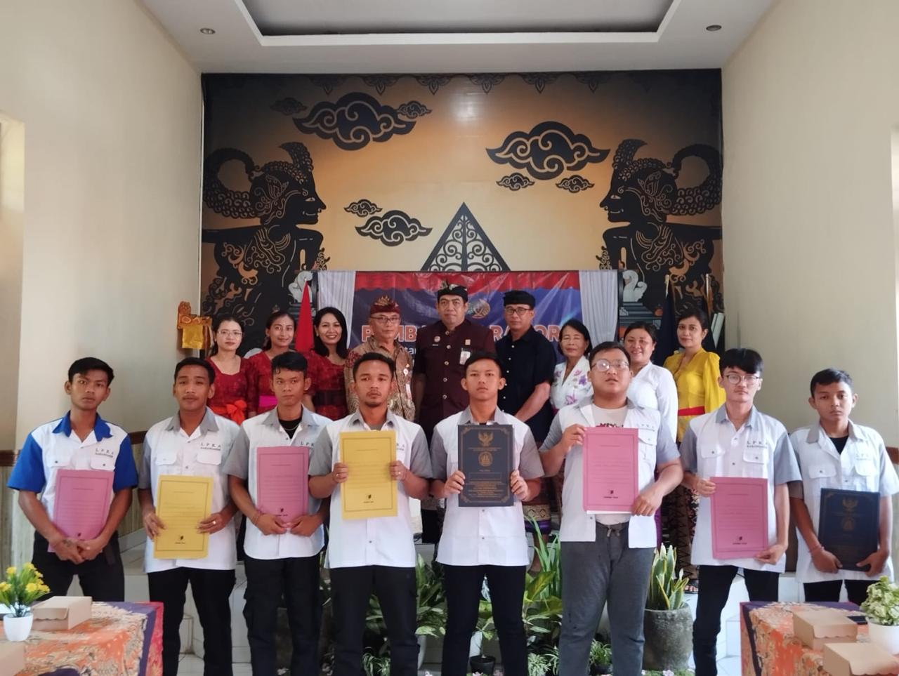 Jeruji Besi Tak Jadi Halangan Untuk Mengeyam Pendidikan, LPKA Karangasem Buktikan Lewat Pembagian Rapor Anak Binaan