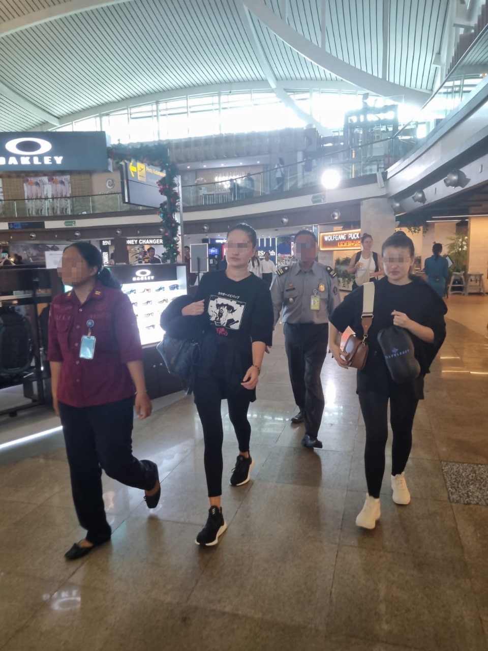 Tawarkan Diri Jadi Terapis Pijat Plus Plus di Bali Dua Gadis Rusia Dideportasi Rudenim Denpasar