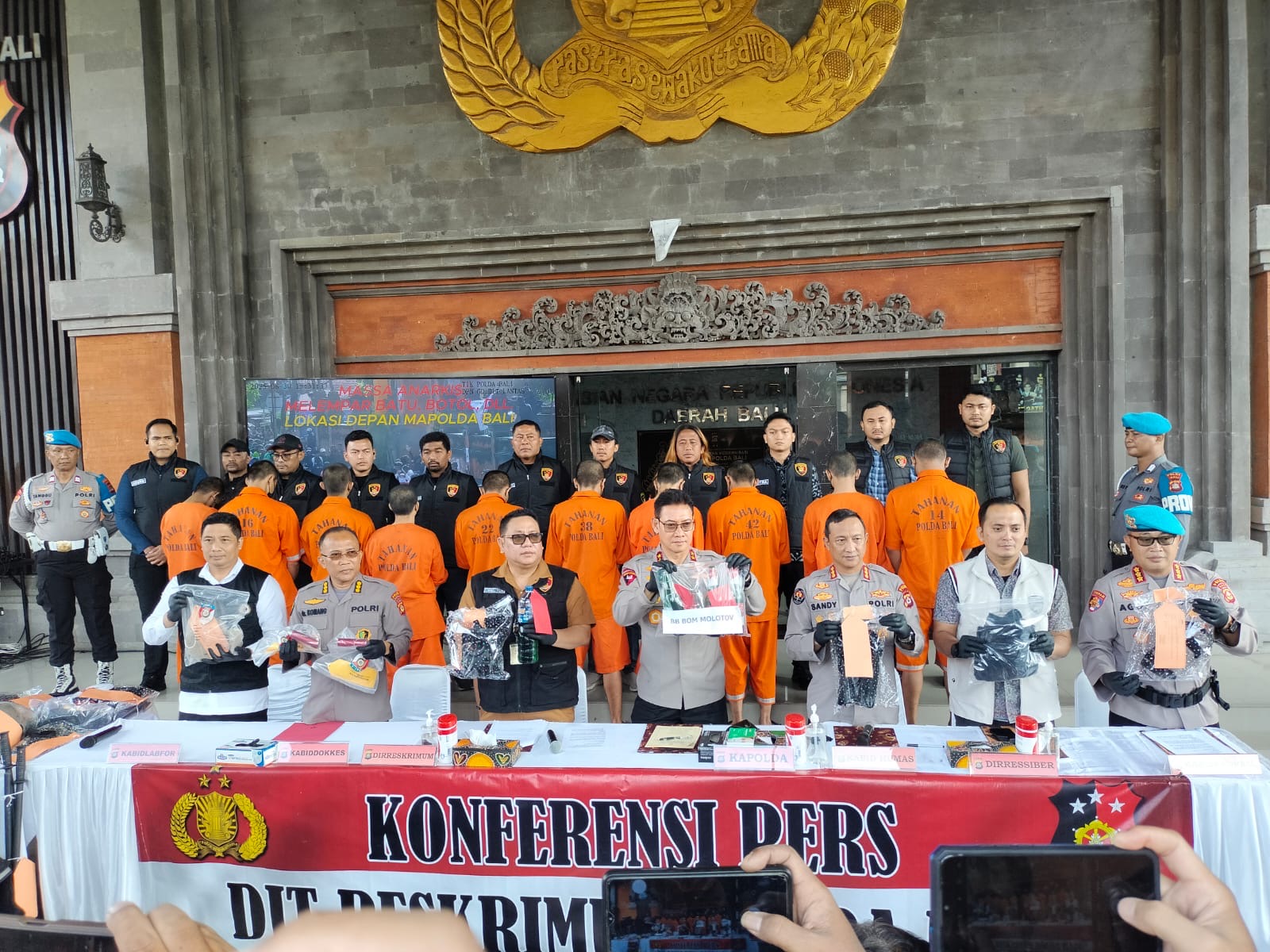 <strong>Polda Bali Tetapkan 14 Tersangka dalam Aksi Unjuk Rasa Anarkis 30 Agustus</strong>