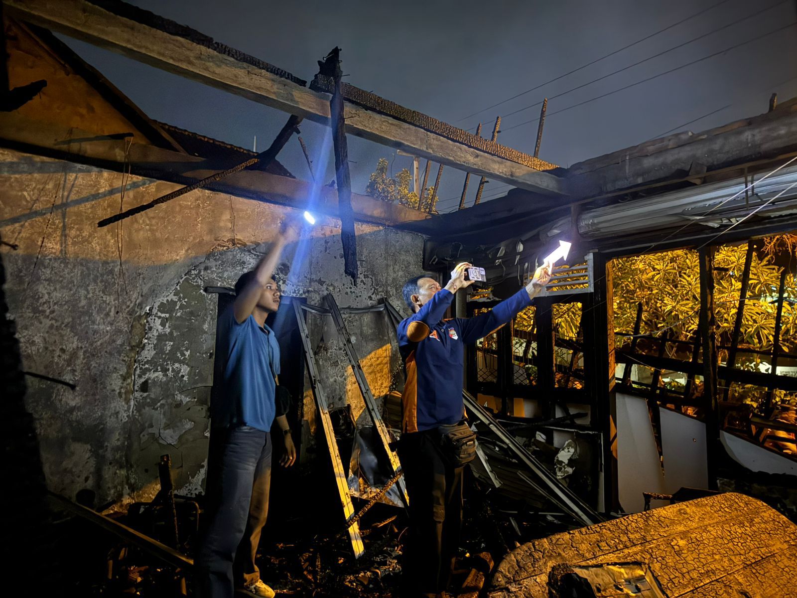 Kebakaran Hebat Lahap Toko Aksesori di Denpasar Barat, Diduga Akibat Korsleting Listrik