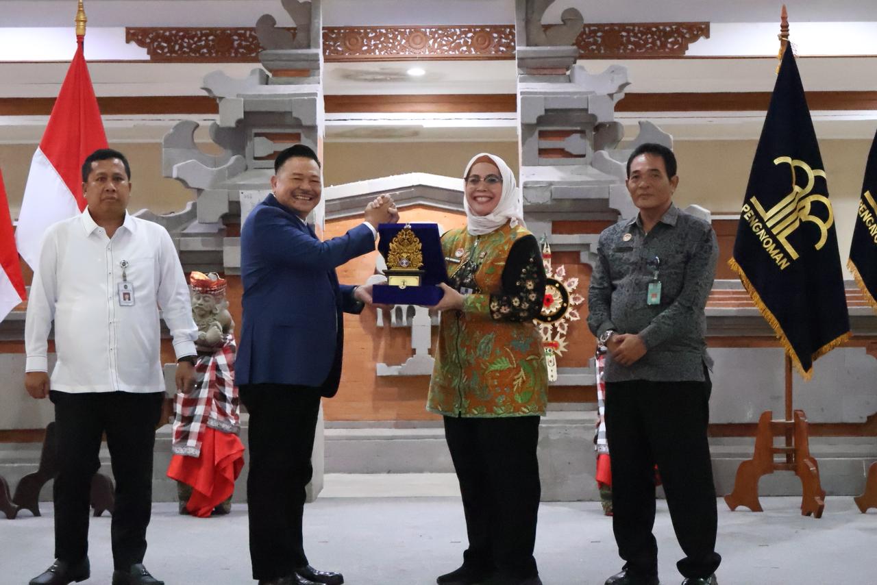 Wamenko Bidang Hukum, HAM, Imigrasi dan Pemasyarakatan Perkuat Tugas dan Fungsi Kanwil Kemenkum Bali Wamenko Bidang Hukum, HAM, Imigrasi dan Pemasyarakatan Perkuat Tugas dan Fungsi Kanwil Kemenkum Bali