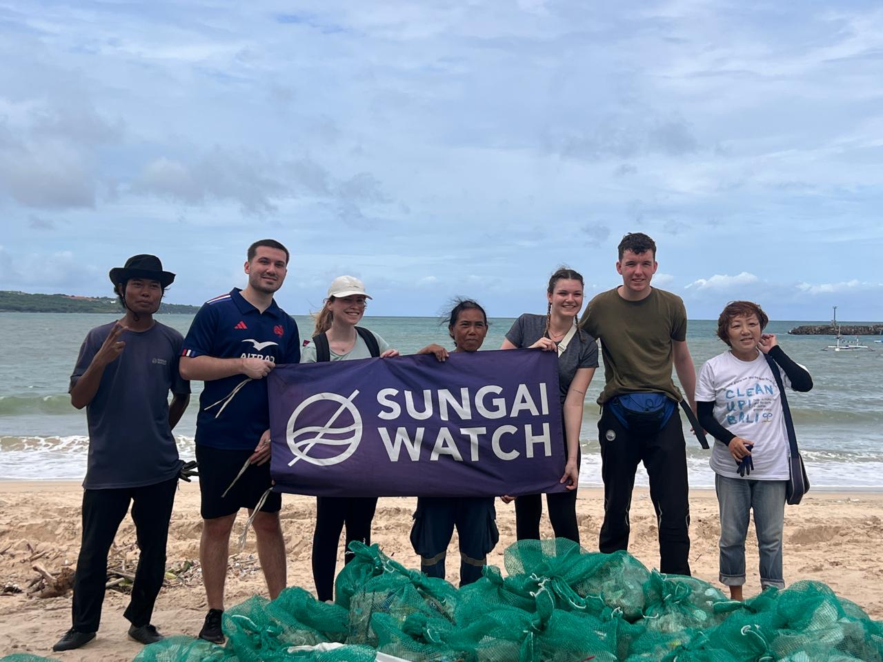 Peringatan Hari Peduli Sampah Nasional (HPSN) 2026, Sungai Watch Berkolaborasi Dengan Desa Adat Kedonganan dan Relawan Bersihkan Pantai Kedonganan Peringatan Hari Peduli Sampah Nasional (HPSN) 2026, Sungai Watch Berkolaborasi Dengan Desa Adat Kedonganan dan Relawan Bersihkan Pantai Kedonganan