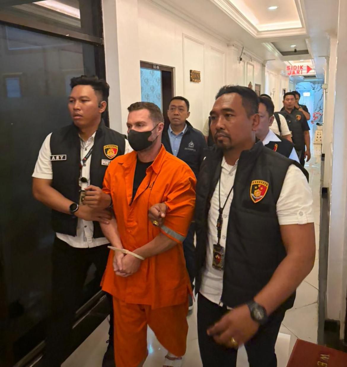 Polri dan Imigrasi Amankan Bos Sindikat Narkotika Eropa, Buronan Interpol Diciduk di Bali Polri dan Imigrasi Amankan Bos Sindikat Narkotika Eropa, Buronan Interpol Diciduk di Bali