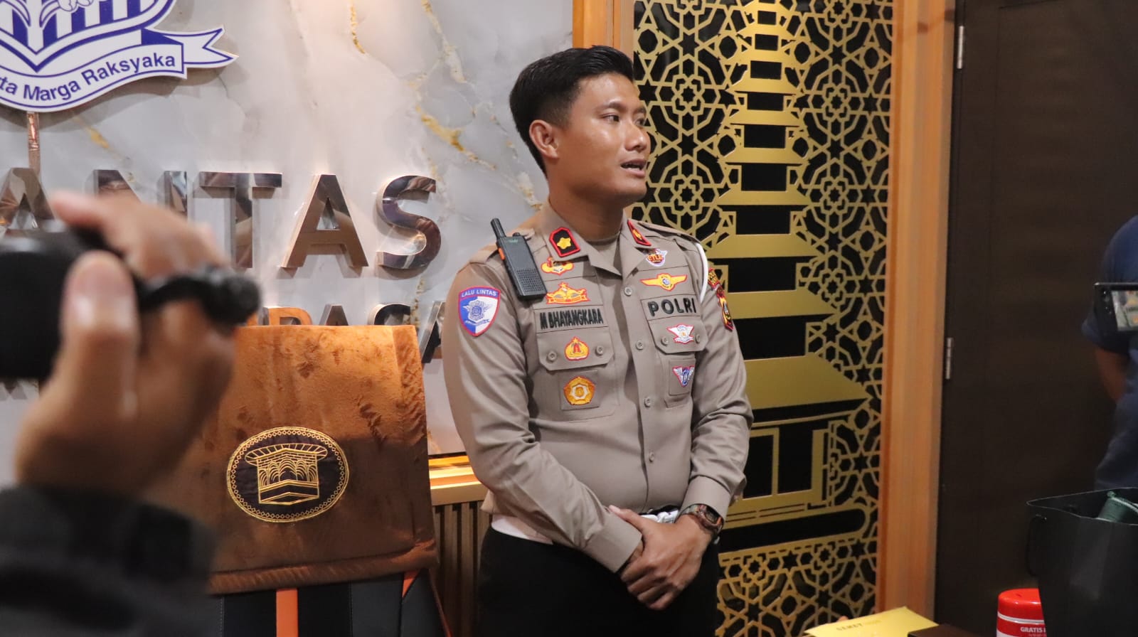 Usai Unggah Video Pembuatan SIM Tak Sesuai Prosedur, Oknum Wartawan Mintai Kasatlantas Uang Damai Usai Unggah Video Pembuatan SIM Tak Sesuai Prosedur, Oknum Wartawan Mintai Kasatlantas Uang Damai